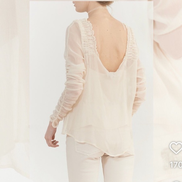 T.ba The Queen Blouse Ivory Ruched Long Sleeve Sz Med - Picture 11 of 12